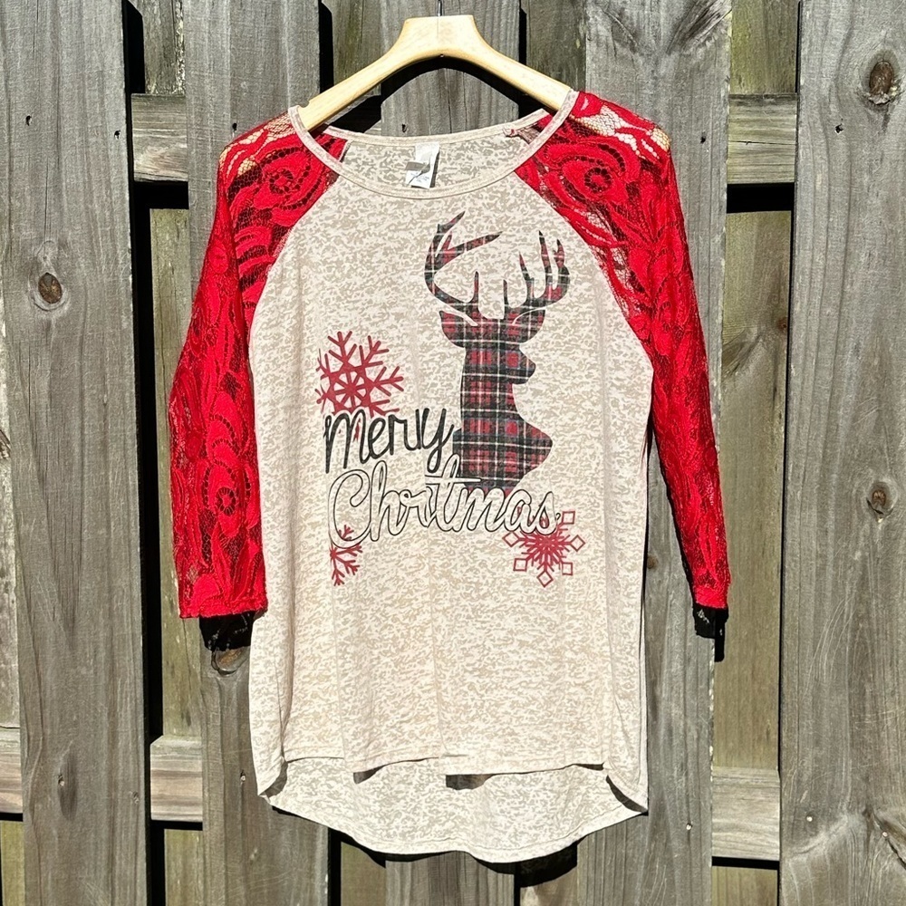 Merry Christmas - holiday top - lace raglan sleeve